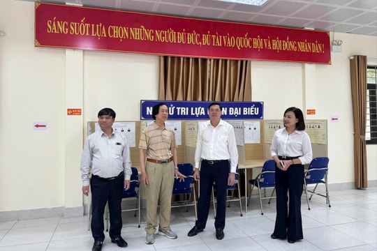 Lãnh đạo xã Ngọc Hồi kiểm tra công tác chuẩn bị bầu cử tại địa phương