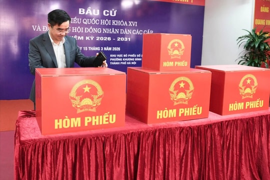 Cử tri phường Khương Đình hân hoan, phấn khởi trước ngày hội non sông