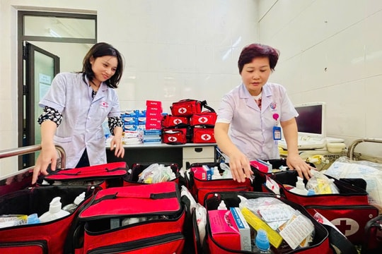 Trạm Y tế phường Giảng Võ tập huấn sơ cấp cứu, sẵn sàng phục vụ ngày bầu cử