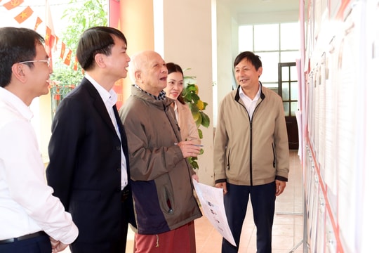 Phường Kiến Hưng phân luồng bỏ phiếu cho cử tri tại chung cư Victoria
