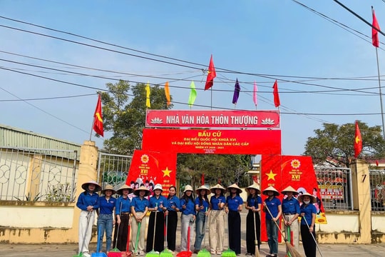 Khí thế ra quân tổng vệ sinh môi trường tại xã Hồng Sơn trước ngày bầu cử