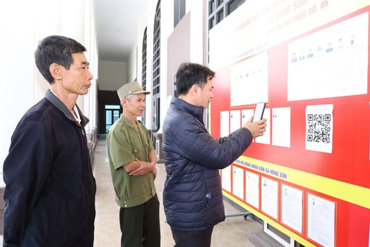 Cử tri xã Hồng Sơn phấn khởi trước ngày hội non sông