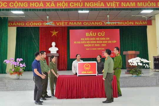 Công an xã Mê Linh đảm bảo an ninh trật tự cho ngày hội non sông