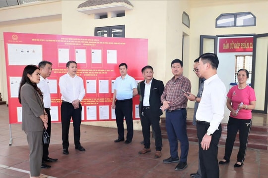Xã Sóc Sơn: Ứng trực xuyên đêm bảo đảm an ninh tại các điểm bầu cử