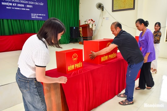 Mang hòm phiếu đến tận nơi: Bảo đảm quyền làm chủ của cử tri