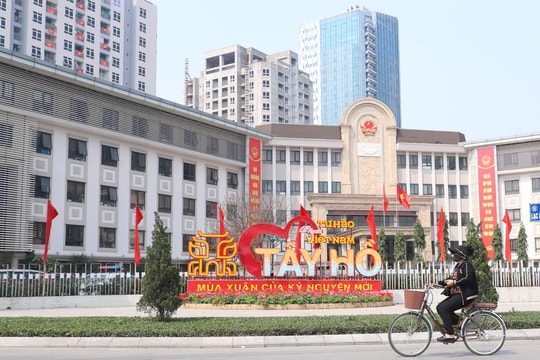 Không khí rộn ràng trên các tuyến phố phường Tây Hồ trước ngày bầu cử