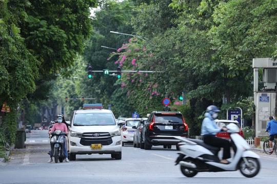 Phân luồng phục vụ thi công hệ thống thoát nước trên phố Quang Trung, Quán Sứ