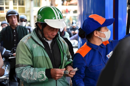 Tiếp tục giữ nguyên giá bán xăng dầu