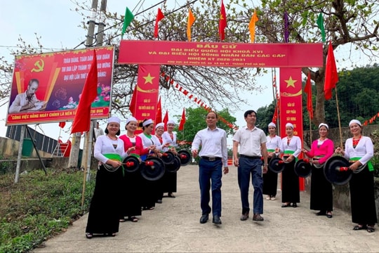 Sắc màu văn hóa Mường hòa nhịp cùng ngày hội lớn