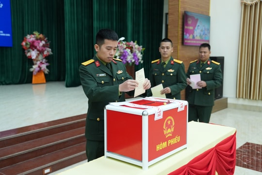 Điểm bầu cử đặc biệt, đạt 100% số cử tri đi bầu sớm nhất xã Đan Phượng