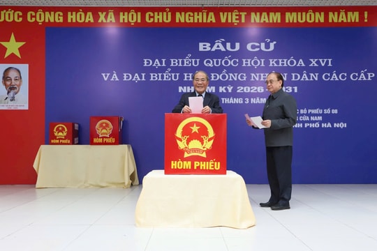 Cử tri phường Cửa Nam gửi gắm niềm tin qua từng lá phiếu