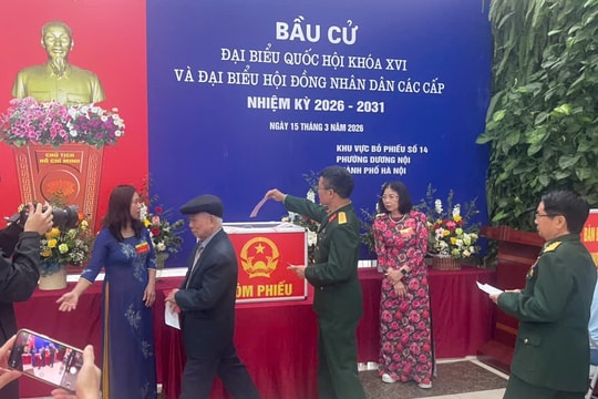Nô nức không khí bầu cử tại phường Dương Nội