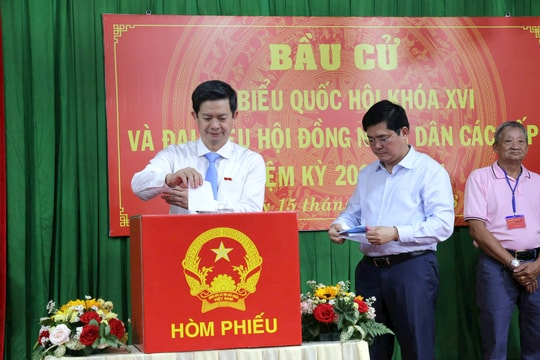 Cử tri TP Cần Thơ nô nức bước vào ngày hội lớn của toàn dân