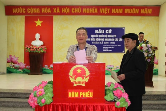 Cử tri Mỹ Đức hân hoan đi bầu cử đại biểu Quốc hội và HĐND các cấp