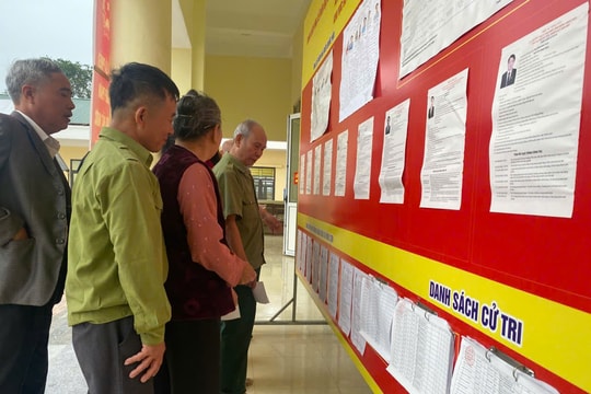Cử tri xã Hồng Sơn rộn ràng không khí trong ngày hội của toàn dân