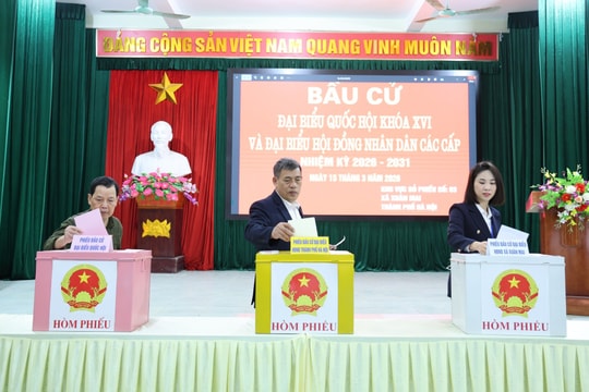 Cử tri xã Xuân Mai hăng hái tham gia ngày hội bầu cử