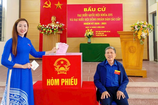 Cử tri xã Trung Giã gửi gắm niềm tin vào lá phiếu