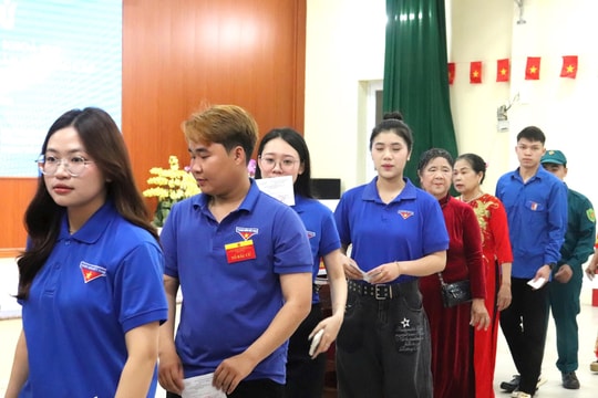 Sắc xanh tình nguyện tiếp sức ngày hội non sông