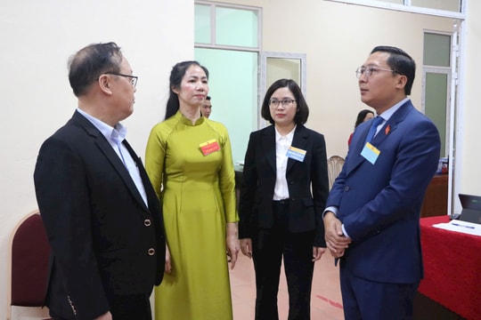 Lãnh đạo xã Quang Minh kiểm tra công tác bầu cử tại địa phương