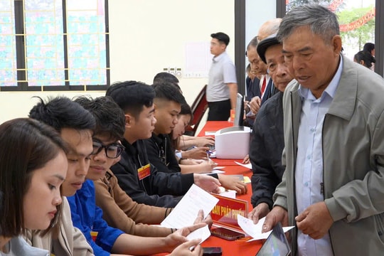 Cử tri Mê Linh hân hoan đi bầu cử, kỳ vọng vào các đại biểu có đức, có tài