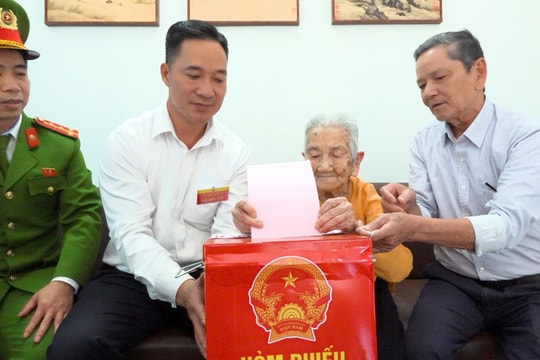 Xã Yên Xuân: Cụ bà 102 tuổi, là vợ liệt sĩ, rất tự hào khi được bỏ phiếu