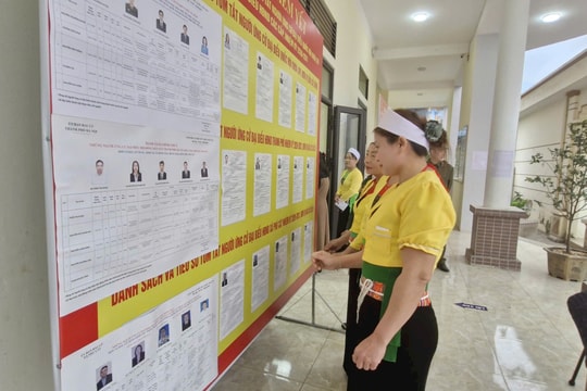 Cử tri xã Phú Cát nô nức thực hiện quyền công dân