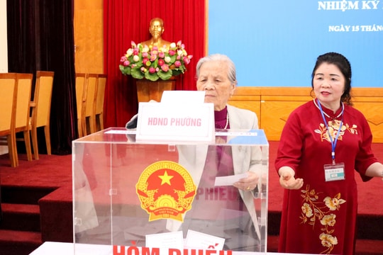 Nghĩa Đô: Đến 16h30, hơn 94,5% cử tri tham gia bỏ phiếu