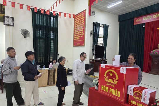 Xã Bất Bạt: Cử tri nô nức đi bầu cử từ sớm