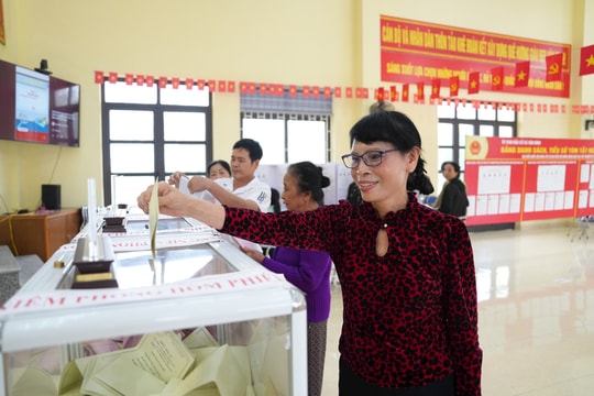 Vân Đình: Đến 10h30, cử tri tham gia bỏ phiếu đạt tỷ lệ 72,3%