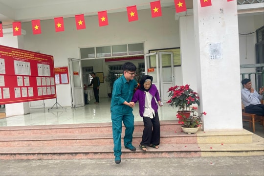 Những người lặng thầm góp sức cho ngày bầu cử tại xã Đan Phượng