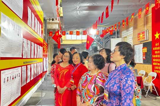 Cử tri phường Phương Liệt tự hào khi thực hiện quyền công dân