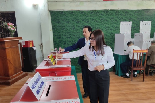 Cử tri xã Phú Nghĩa nô nức tham gia bỏ phiếu