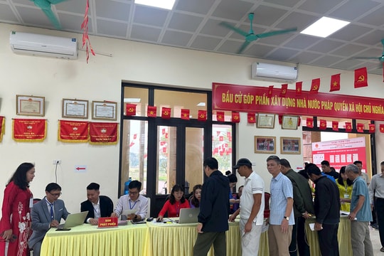 Xã Thanh Trì bố trí hòm phiếu lưu động để mọi công dân đều được thực hiện quyền và nghĩa vụ