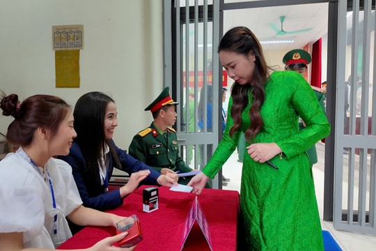 Lá phiếu của niềm tin gửi gắm vào sự phát triển bền vững của đất nước