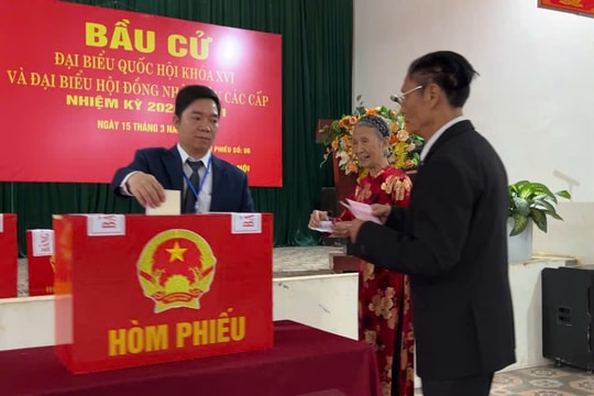 Cử tri xã Suối Hai phấn khởi trong ngày hội non sông