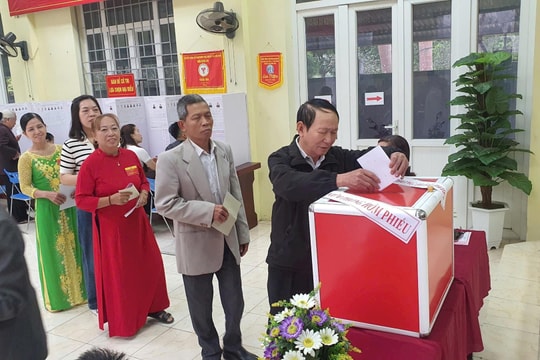 Niềm tin và khát vọng của cử tri phường Phú Lương trong ngày hội lớn của toàn dân
