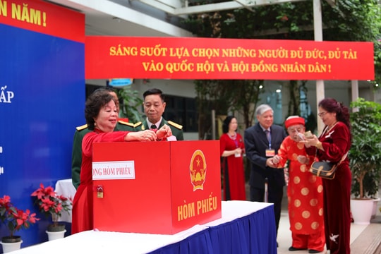 100% cử tri phường Đống Đa hoàn thành bỏ phiếu
