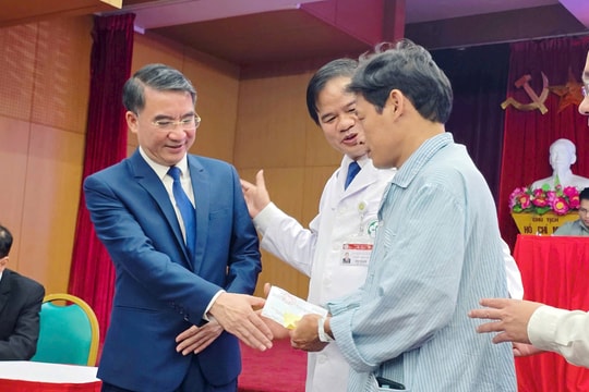 Những cử tri đặc biệt ở bệnh viện Bạch Mai