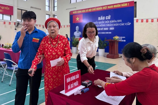 Cử tri phường Tây Tựu tích cực đi bầu, đã có đơn vị đạt 100%