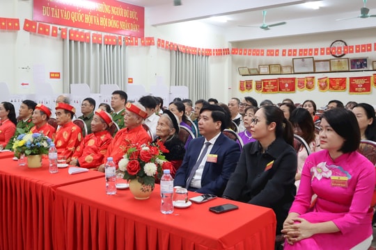 Cử tri phường Tây Tựu nô nức đi bầu cử