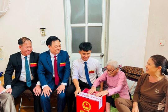 Niềm vui của những cử tri “đặc biệt” ở Tam Hưng