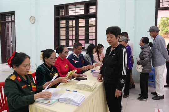 Hơn 30.000 cử tri phường Phú Lương nô nức tham dự ngày hội non sông
