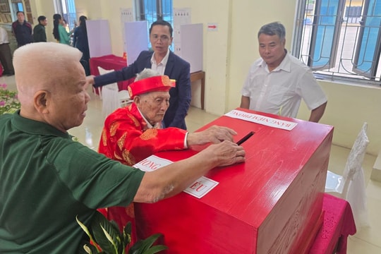 Xã Hương Sơn: Đến 15h, đã có 96,1% cử tri đi bầu cử