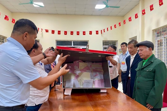 Xã Hạ Bằng hoàn thành bỏ phiếu, khẩn trương bước vào kiểm phiếu
