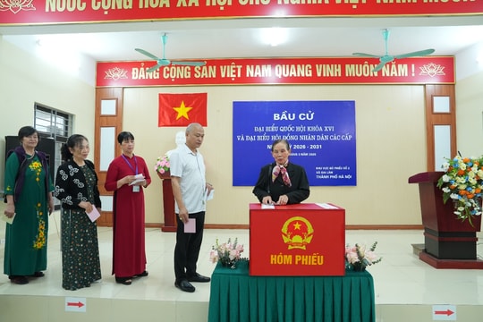 Hết buổi sáng, tỉ lệ cử tri xã Gia Lâm đi bầu cử đạt hơn 70%