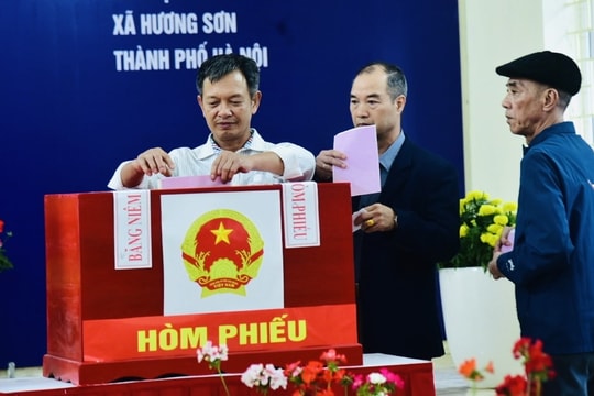 Đến 11h, có 81,7% cử tri xã Hương Sơn đã tham gia bỏ phiếu