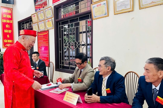 Xã Ô Diên: Cử tri cao tuổi rạng rỡ trong ngày hội non sông