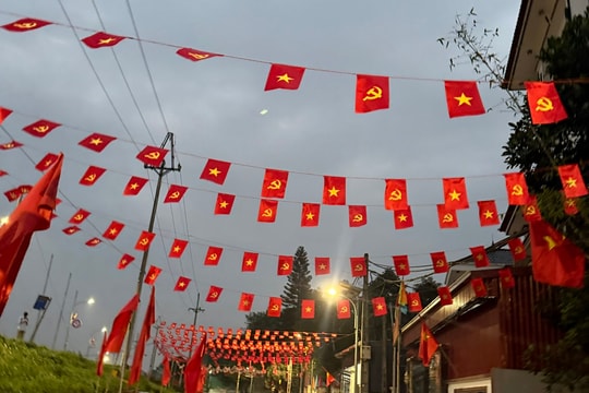 Từ đường làng đến điểm bầu cử ở Liên Minh