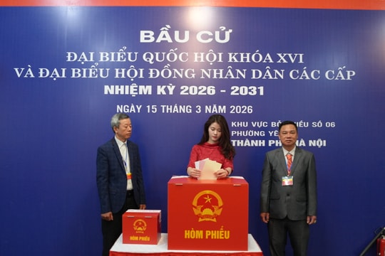 Cử tri trẻ phường Yên Sở gửi gắm niềm tin trong từng lá phiếu