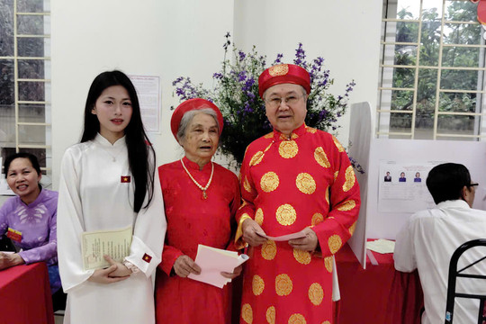 Rộn ràng không khí bầu cử tại phường Tây Tựu